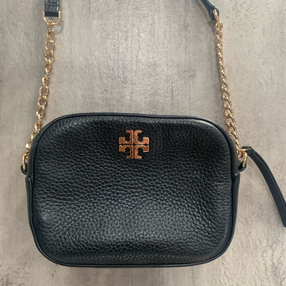 Like New!!  Tory Burch Black Pebbled Leather Crossbody Bag with Gold Chain